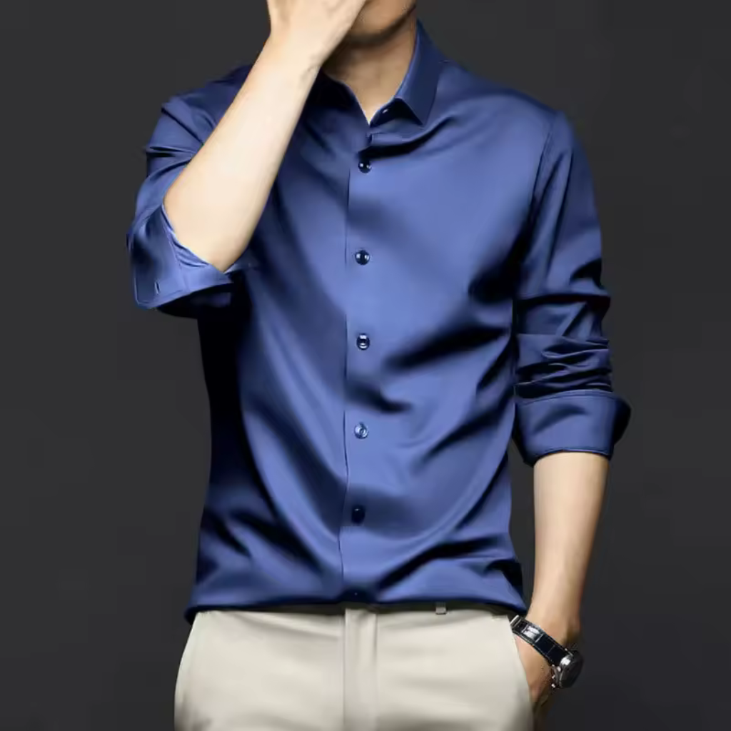 Camisa-Social-de-Seda-em-Gelo-Calviori-Azul-Modelo